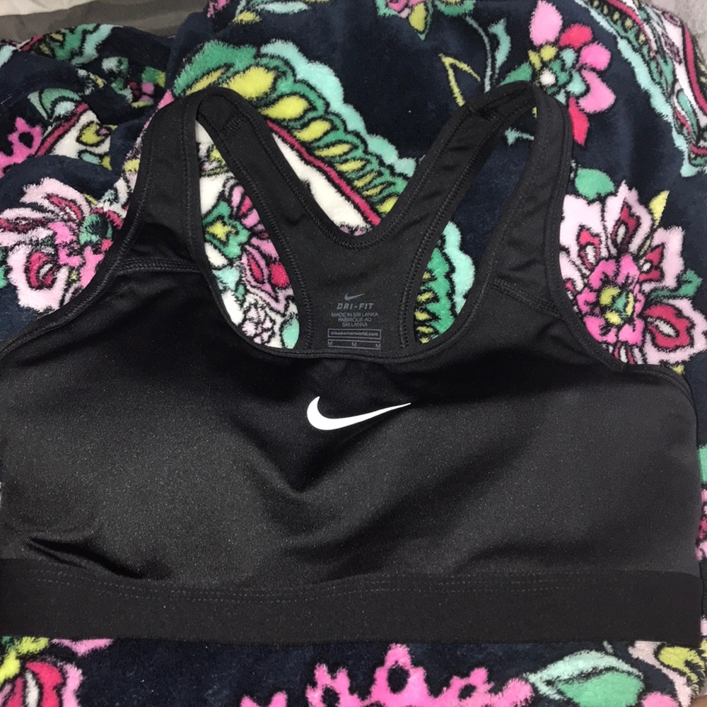 women’s nike sports bra